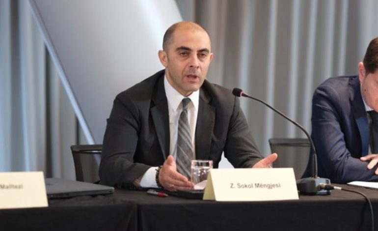 U rrah brutalisht teksa çonte fëmijën në kopsht, kush është pedagogu Sokol Mëngjesi. Avokat i Berishës, por edhe i Zotos e Mërtirit