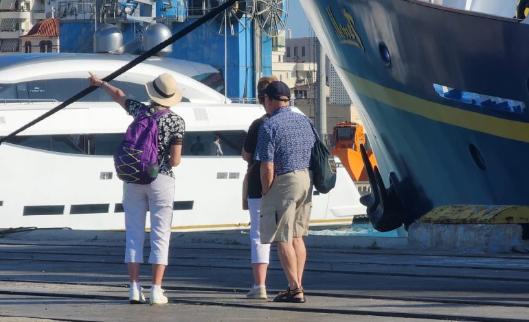 Turistët britanikë çelin sezonin e kroçierave në Portin e Durrësit, Rama: Ogur i mirë, Shqipëria po vizitohet në të gjitha format
