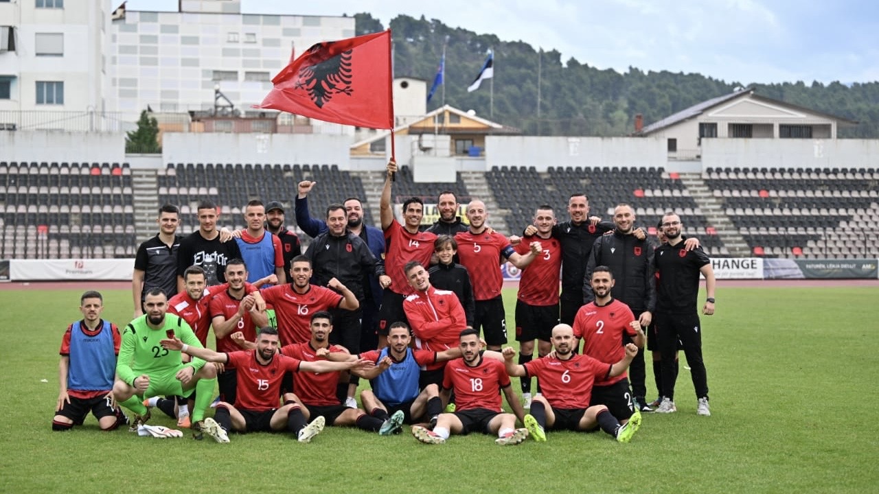 “UEFA Regions’ Cup”/ Shqipëria mund edhe Estoninë, kuqezinjtë e mbyllin të parët & kalojnë në raundin e ndërmjetëm