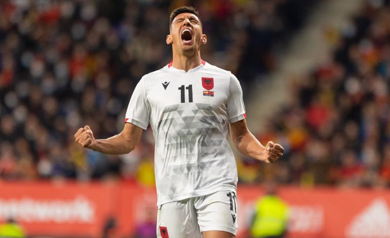 FOTO/ Sylvinho e la jashtë “Euro2024”, në Spanjë shtohet admiruesit për Uzunin, tre ekipe në garë