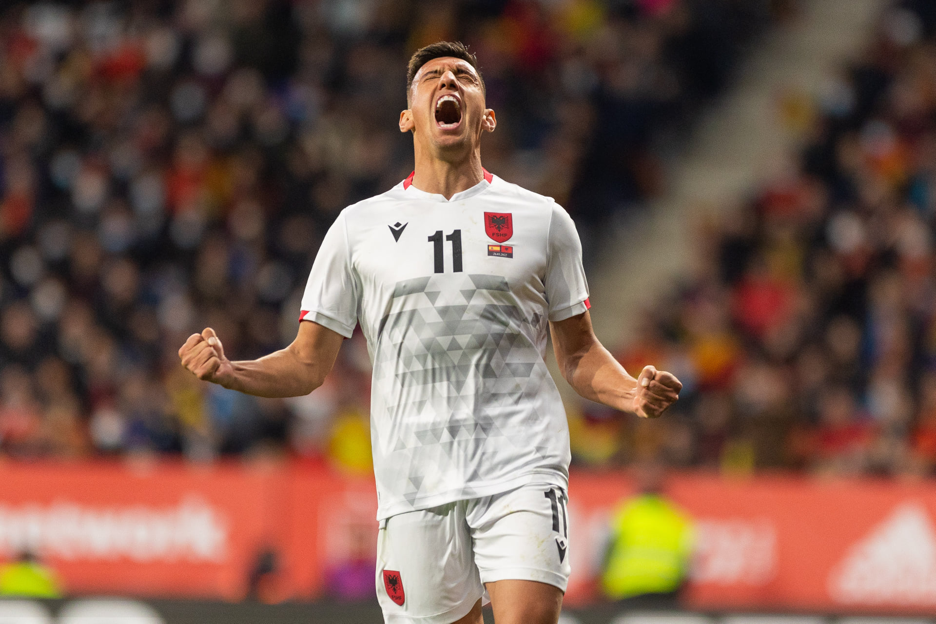 FOTO/ Sylvinho e la jashtë “Euro2024”, në Spanjë shtohet admiruesit për Uzunin, tre ekipe në garë