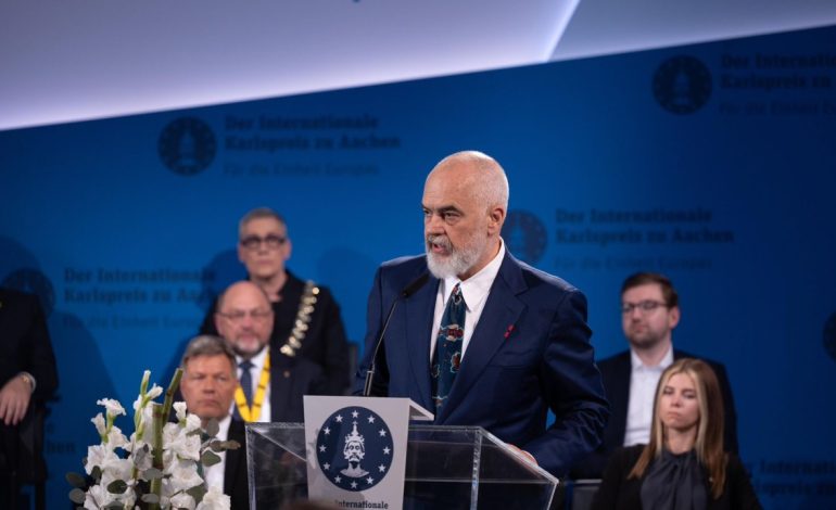 Rama në ceremoninë e çmimit ndërkombëtar “Karli i Madh”: Në botën tonë, t’u lësh mbresë atyre që mendojnë njësoj, polarizon debatin deri në pikën e shkatërrimit