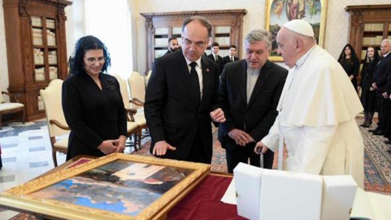 Presidenti Begaj pritet në Vatikan nga Papa Françesku: Shqipëria, në krah të aleatëve perëndimorë për stabilitet dhe zhvillim në Ballkan