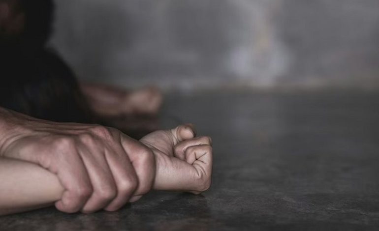 “Shkova për t’i pastruar shtëpinë, por tentoi të më përdhunonte”, grekja tregon makthin që përjetoi nga shqiptari: Më grisi rrobat, për 20 euro…