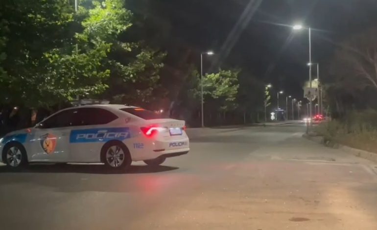 EMRI/ Aksion policor në Vlorë, forcat speciale Shqiponja arrestojnë 25-vjeçarin me armë në makinë