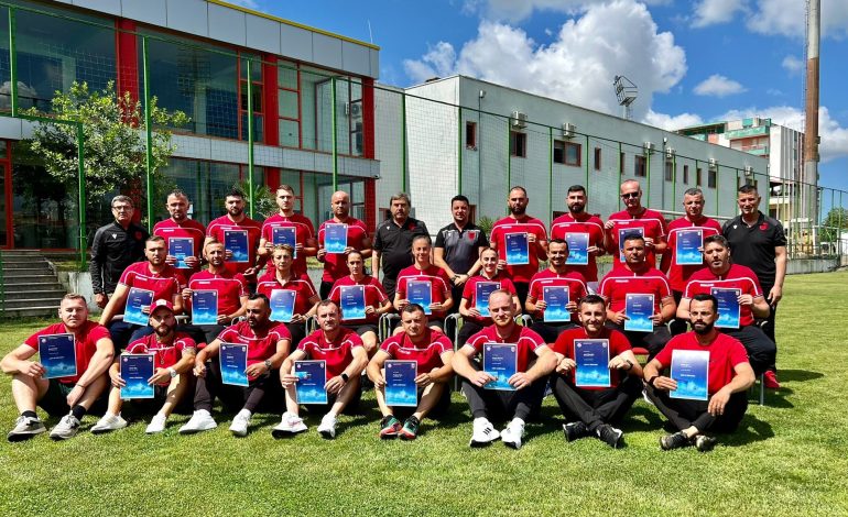 Mbyllet edicioni i radhës i kursit UEFA B të FSHF në zonën e Fierit, diplomohen 28 trajnerë të rinj