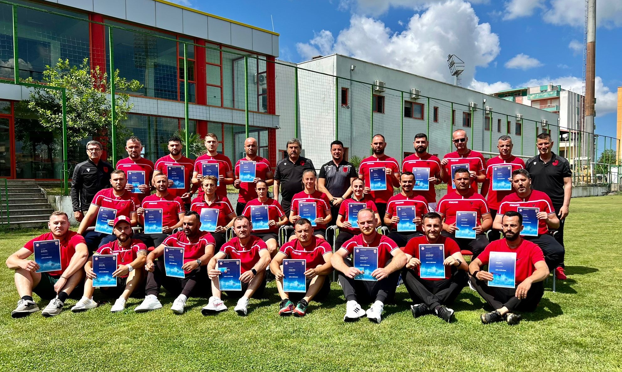 Mbyllet edicioni i radhës i kursit UEFA B të FSHF në zonën e Fierit, diplomohen 28 trajnerë të rinj
