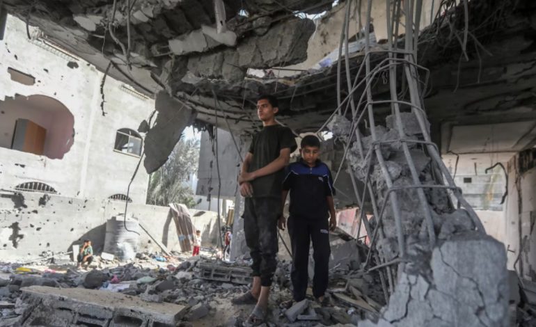 Lufta në Rripin e Gazës/ 16 të vdekur nga një sulm ajror izraelit, nis evakuimi i palestinezëve nga zona Rafah! Pritet ofensivë ushtarake