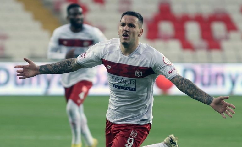 Shkëlqeu në Turqi, Italia thërret Rey Manaj, “bomberit” kuqezi i del emri në Serie A