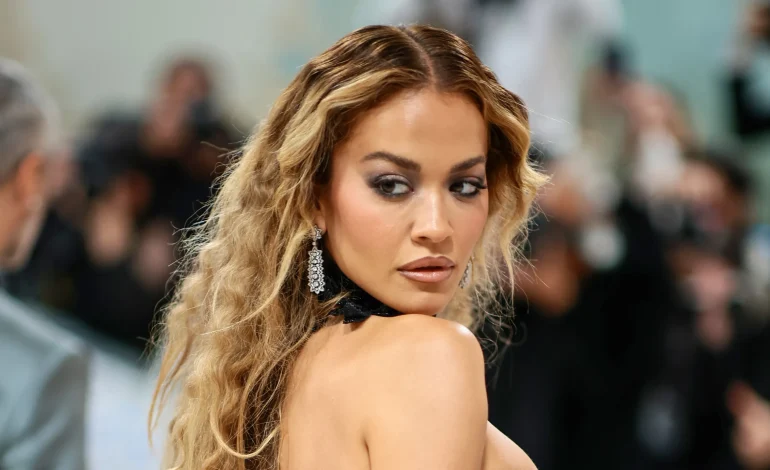 Video nga lavanderia, Rita Ora publikon prapaskenat e këngës së re