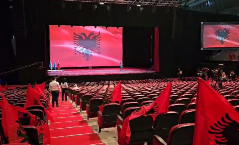 Detajet/ Takimi i Ramës me shqiptarët në Athinë do nisë me himnin kombëtar! Noizy, Ylli Baka dhe Era Rusi do “ndezin” skenën