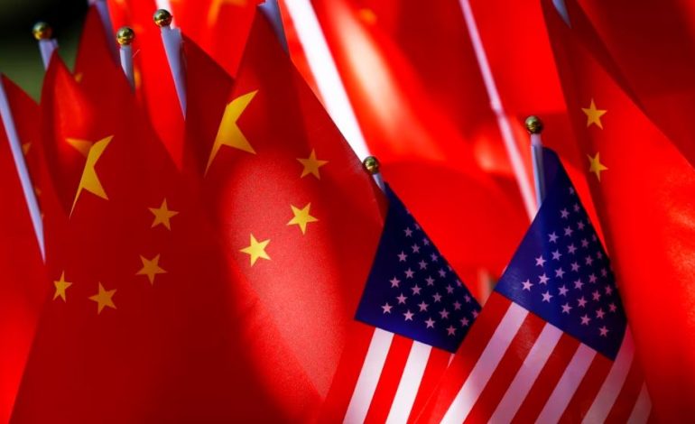 Presidenti Biden shumëfishon tarifat amerikane për mikropocesorët dhe makinat elektrike kineze