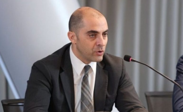 U dhunua nga tre persona me dorezë hekuri/ Përkeqësohet gjendja e avokatit Sokol Mëngjesi, futet në koma artificiale