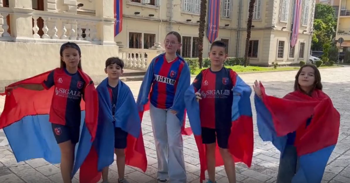 Vllaznia-Egnatia, fëmijët shkodranë “ndezin” përballjen mes dy ekipeve