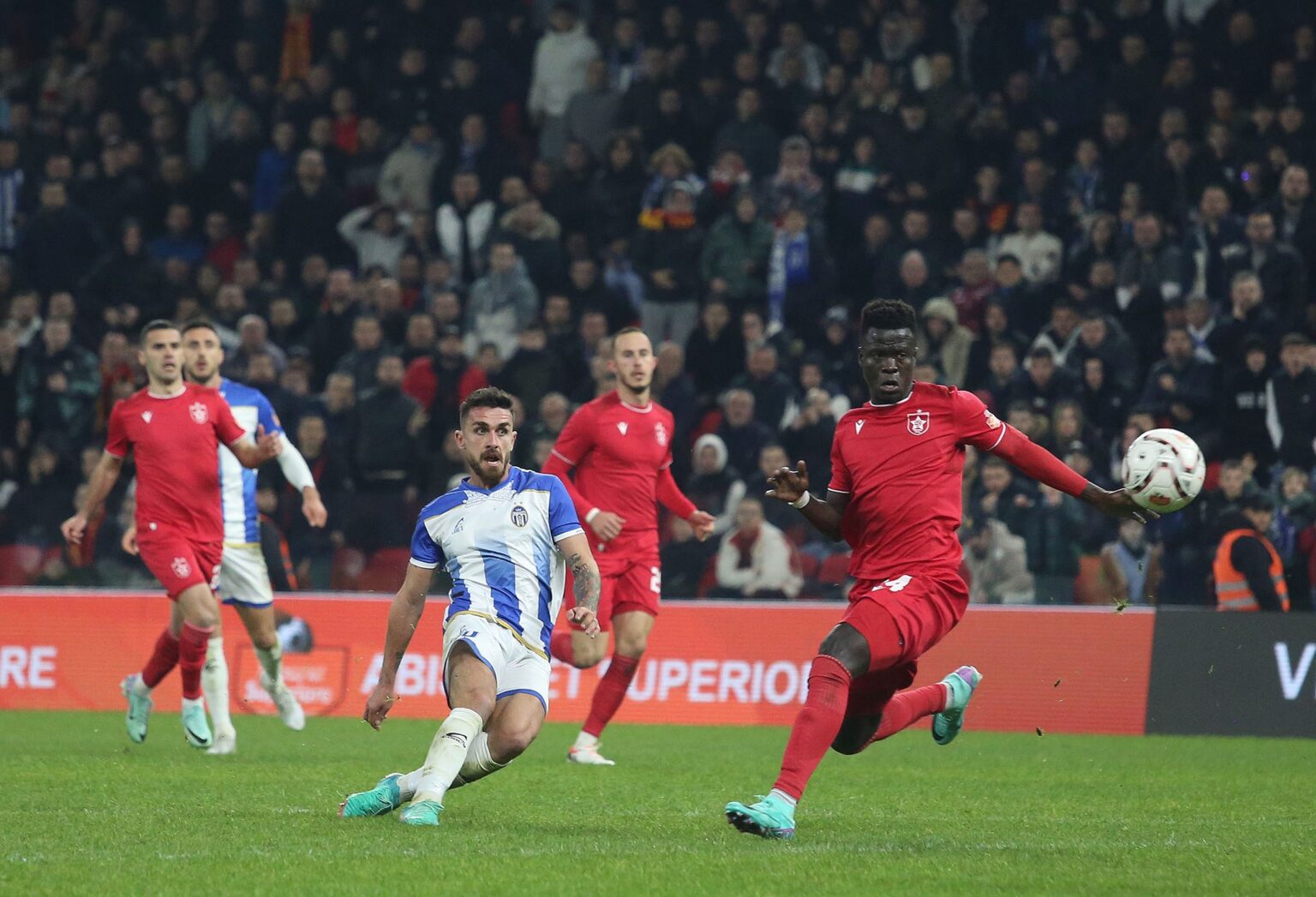 Sa shumë mungesa te Partizani, mesfusha e kampionëve në “alarm”
