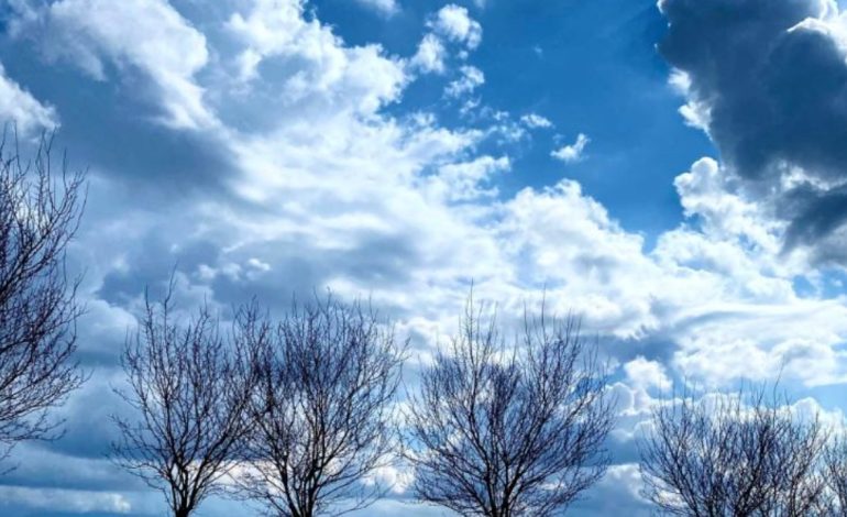 Mot i paqëndrueshëm dhe me reshje shiu në këto zona! Sa do arrijnë temperatura sot