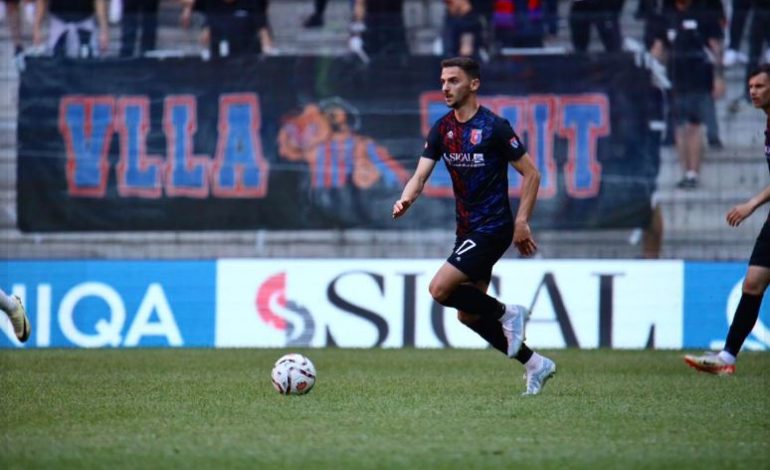 Pikantet e Tirana-Vllaznia / Selmani titullar pas 10 muajsh pritje, tifozët qëndrojnë në heshtje për një arsye të veçantë