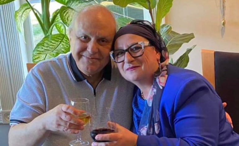 “Amaneti yt u vu në vend”, mjeku Tritan Kalo përcjell në banesën e fundit bashkëshorten, dedikimi prekës: Mbi arkëmort do vendosen 72 trëndafila…