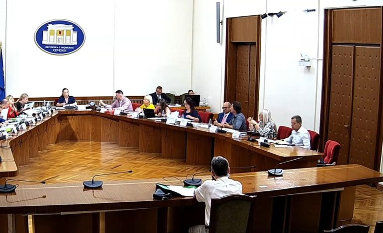 “Po përdhunoni procesin e marrjes në pyetje”, debate në Komisioni Hetimor për kontratat në shëndetësi, Vokshi-Ndrecës: Mos bëni pyetje intimiduese