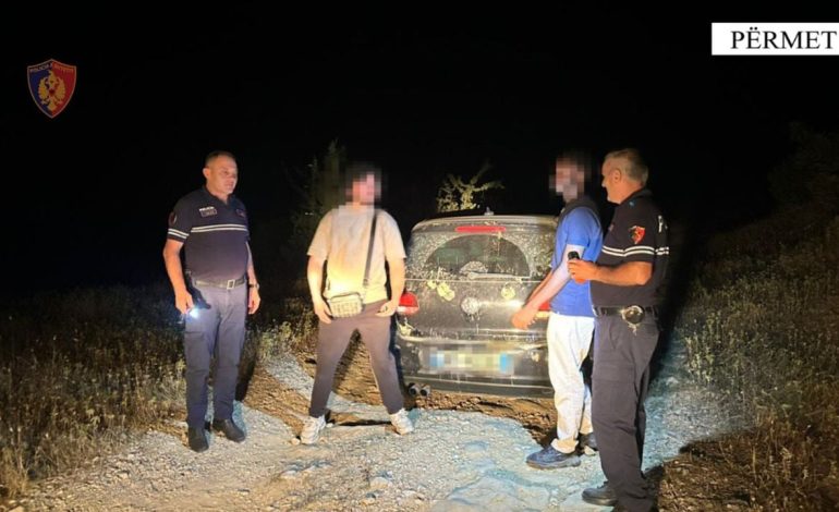 Automjeti pëson defekt, dy turistë francezë bllokohen në Përmet