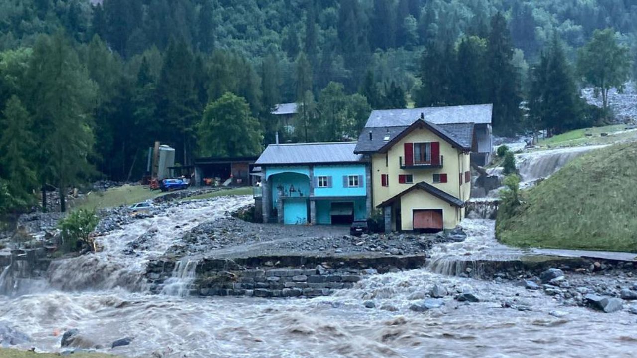 Përmbytje në Itali e Zvicër, viktima dhe evakuime! Greqia digjet nga zjarret