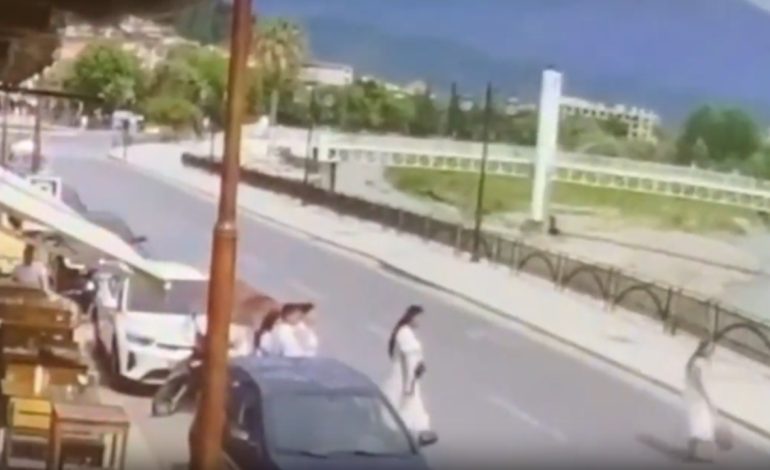 Publikohen pamjet! Po kalonte rrugën, momenti kur nepalezja përplaset nga motori, po lufton për jetën tek Trauma së bashku me shoferin