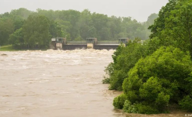 Jugu i Gjermanisë i rrezikuar nga përmbytjet e shekullit, shpallet gjendja e jashtëzakonshme në disa qarqe