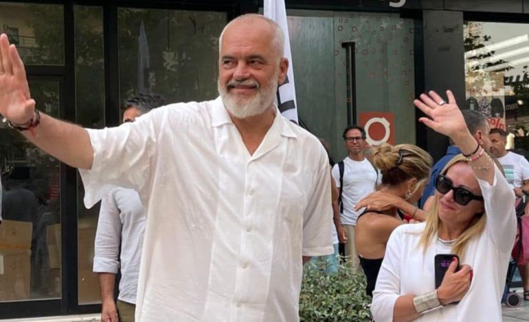 Kryeministria Georgia Meloni sot në Shqipëri, viziton qendrën e emigrantëve në Shëngjin dhe Gjadër (Agjenda)