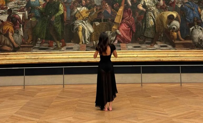 Pse Kendall Jenner ishte zbathur në muzeun e Louvrit?