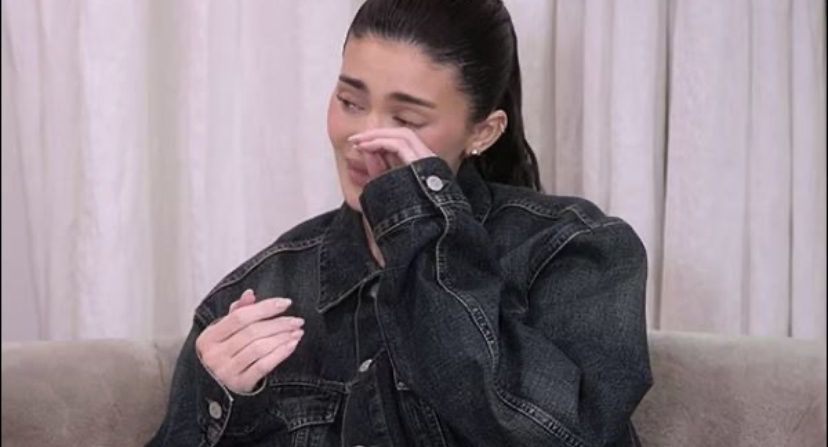 Çfarë ndodhi? Kylie Jenner shpërthen në lot pas komenteve të fansave!
