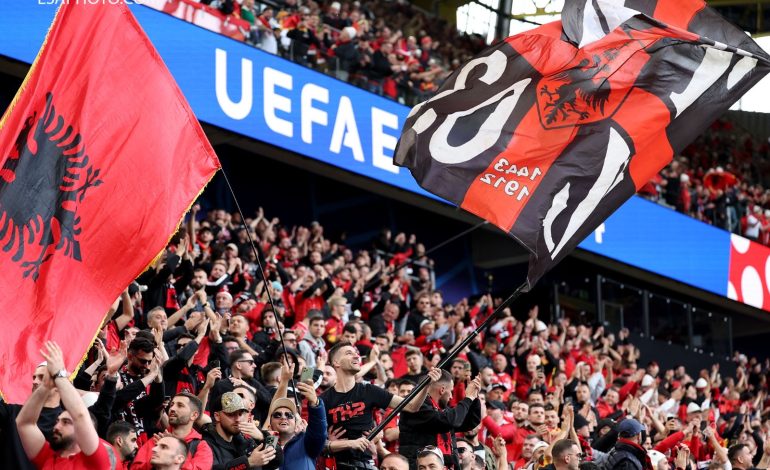 PAMJET/ Shqipëria “fitoi” përballë Italisë në…shkallët e stadiumit