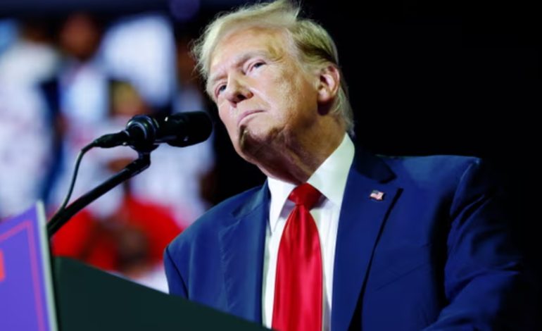 “Ai është i çmendur”/ Ish-punonjësja e presidencës amerikane zbulon të fshehtat e Trump: Bënte shaka për furrat naziste përpara drejtuesve hebrenj