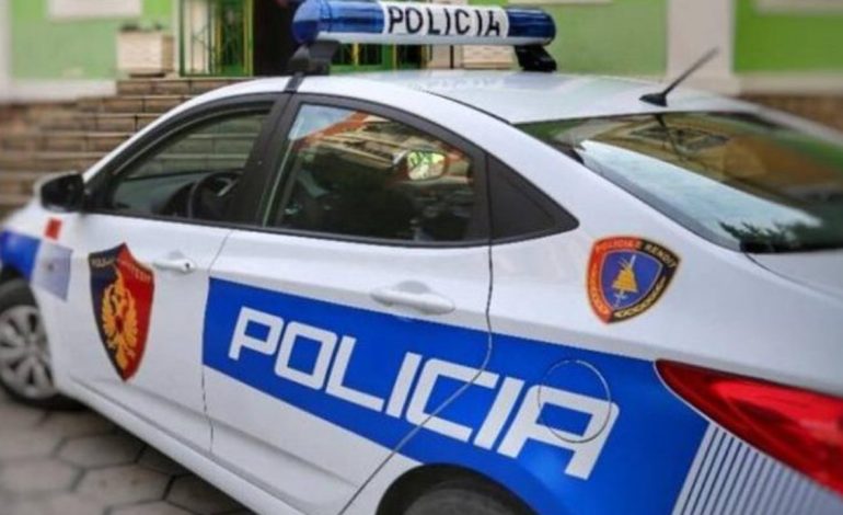 Zjarr në një biznes në Kamëz, digjen disa makina