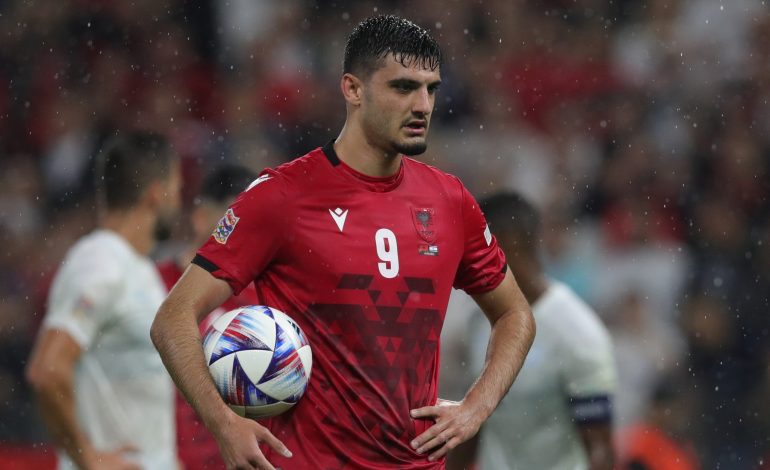 Broja i karikuar në prag të evropianit: “Dua t’i tregoj botës se kush jam”