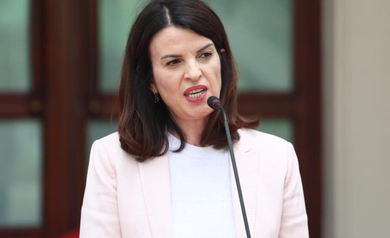 ‘Figura të shëmtuara’, ministrja e Shëndetësisë reagon me vonesë për skandalin e Onkologjikut