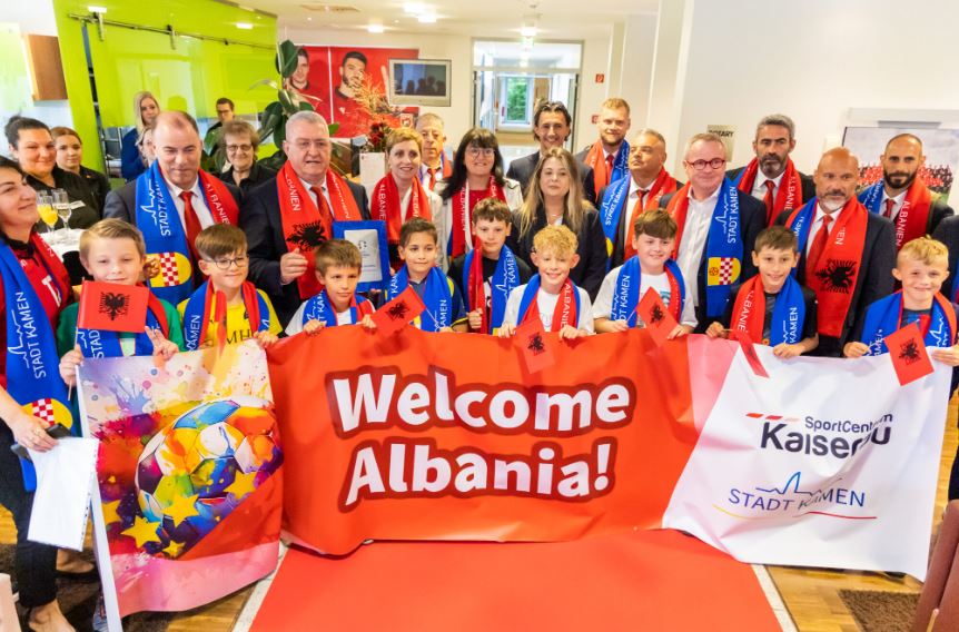 Kombëtarja pritet me entuziazëm në Kaiserau, presidenti Duka: Ta shijojmë të gjithë së bashku Europianin