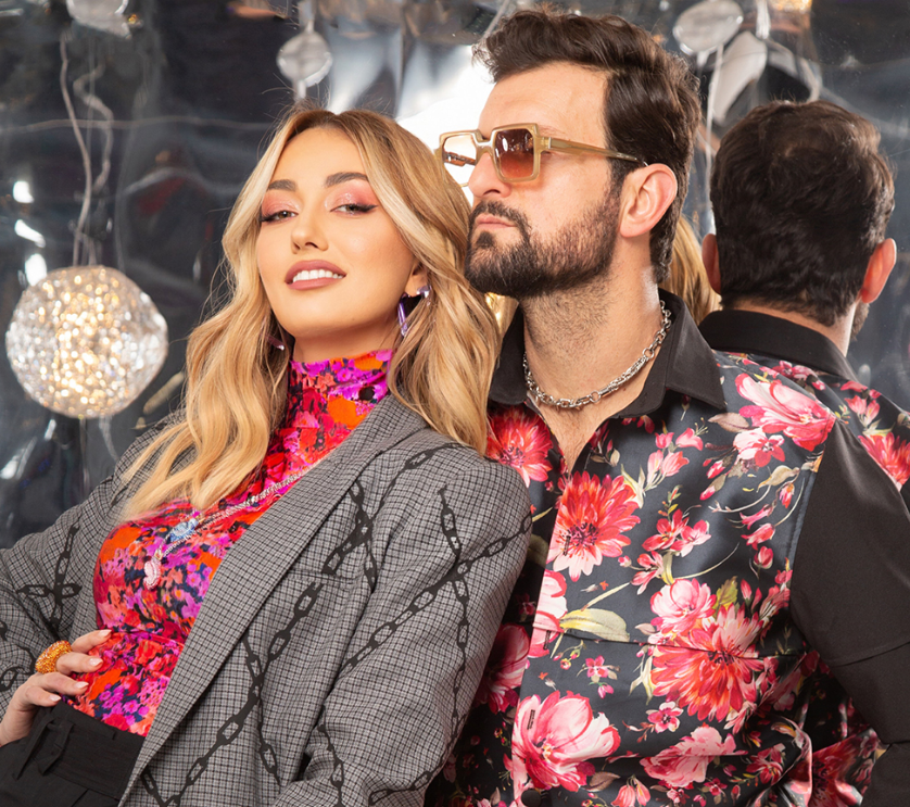 Në pritje të një djali/ Evi surprizohet nga Kledi në studio: I ngjan asaj