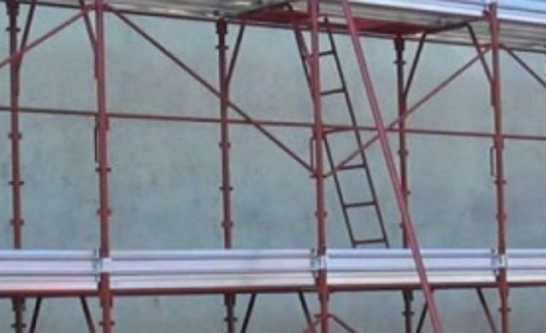 Tjetër aksident në punë/ 62-vjeçari në Sarandë bie nga skela, bie në koma! Dërgohet me urgjencë drejt Traumës