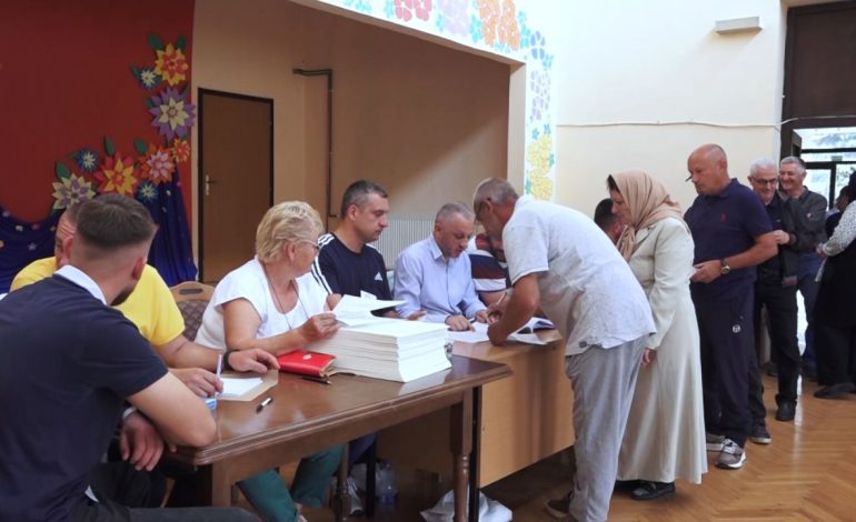 Zgjedhje lokale në Kosovën Lindore/ Qytetarët në Preshevë, Medvegjë dhe Bujanoc u drejtohen qendrave të votimit