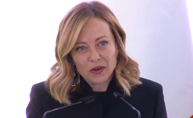 “Qendra e emigrantëve hapet në 1 gusht”/ Meloni: Të lëmë gjithçka pas krahëve, u hap një fazë e re për menaxhimin e fluksit emigrator