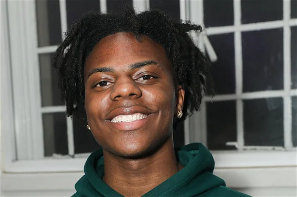 IShowSpeed mbërrin në Tiranë, pritet nga të rinjtë shqiptar, takohet me Ramën