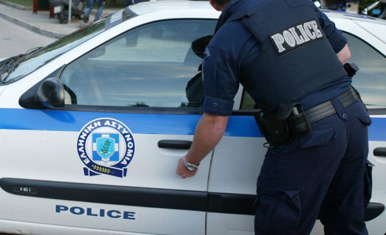 Emri/ Kërkohej për tentativë vrasje dhe grabitje, kapet shqiptari në Athinë. Përdorte mjet identifikimi fals, kur policia e ndaloi…