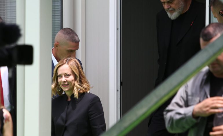 Meloni- Rama, fushatë dhe akuza nga ‘kampi- burg’ i emigrantëve në Shëngjin