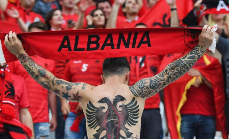 “Shqipëria ikën nga Europiani me kokën lart”/ Rama mesazh për kombëtaren: Kuqezinjtë e kryen misionin, skuadra e re dhe premtuese