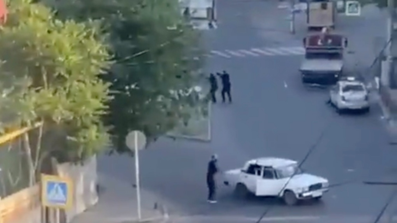 Sulme të koordinuara në Rusi, nëntë të vdekur dhe 25 të plagosur. Objektivë, sinagogat dhe kishat e Dagestanit
