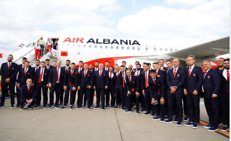 Kombëtarja mbërrin në Dusseldorf, e para skuadër finaliste në “Euro 2024” që shkel në tokën gjermane