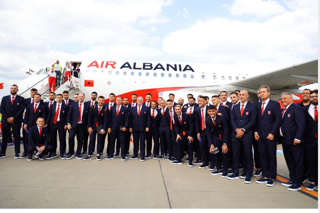 Kombëtarja mbërrin në Dusseldorf, e para skuadër finaliste në “Euro 2024” që shkel në tokën gjermane