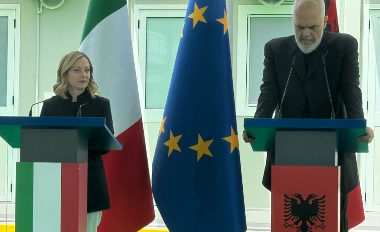 “S’mund të kthejmë kurrizin kur na kërkohet ndihmë”, Rama: I trishtuar për gjysmë të vërtetat që pasqyruan mediat në Itali, të kenë turp ata që…