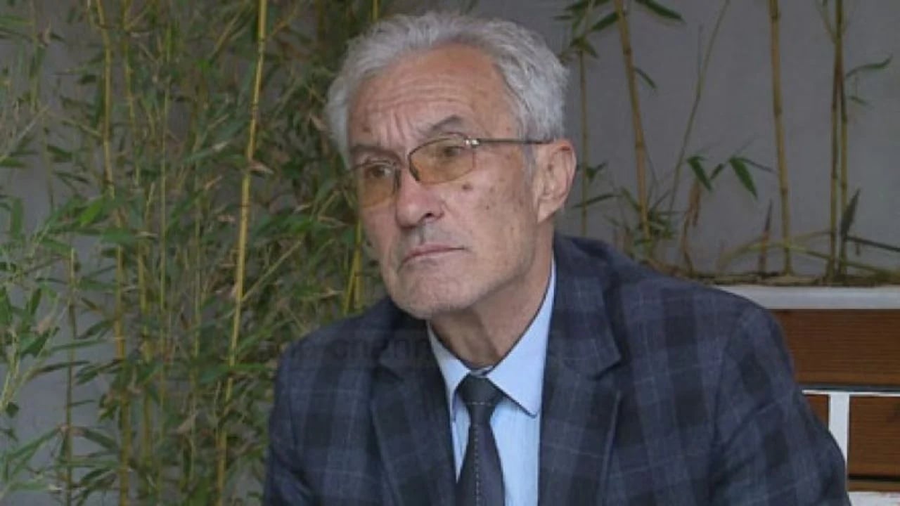 “Sa isha gjallë më ndenjën ftohtë, doja nga njerëzit një fjalë të ngrohtë”, Demalia sjell poezinë profetike të Agim Docit: Poetin do e pranojë siç është ose…