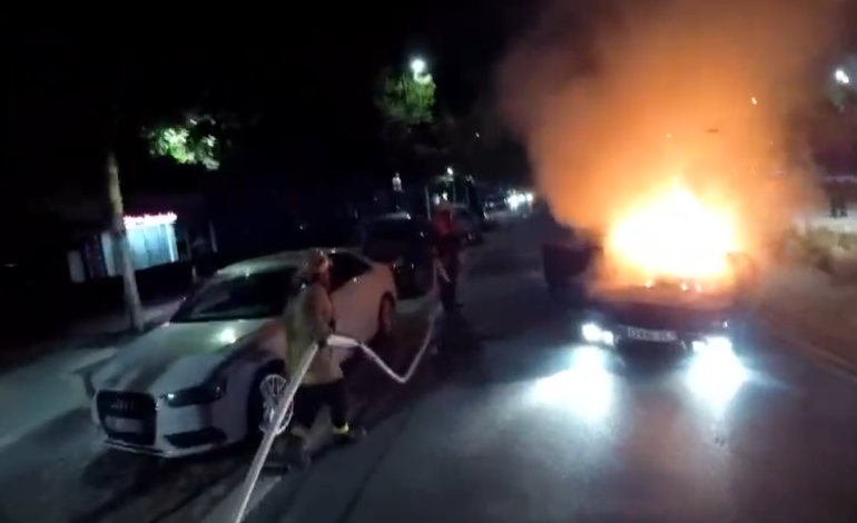 Aksident gjatë natës në Vlorë, pas përplasjes automjeti përfshihet në flakë